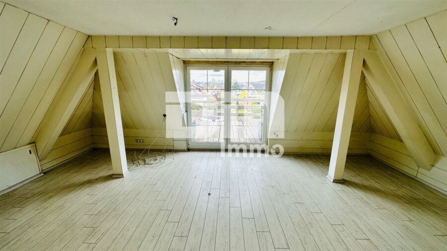 (R)eserviert!!!Schönes Wohn- Gewerbeensemble mit 2 Wohnungen, Laden, Dachterrasse - DG - Wohn / Esszimmer / Zugang Dachterrasse
